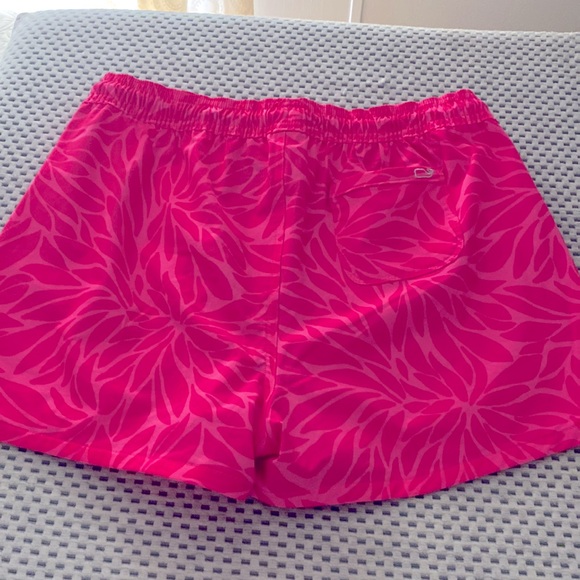 XL Vineyard Vines pink drawstring shorts. NWOT. - Picture 4 of 6